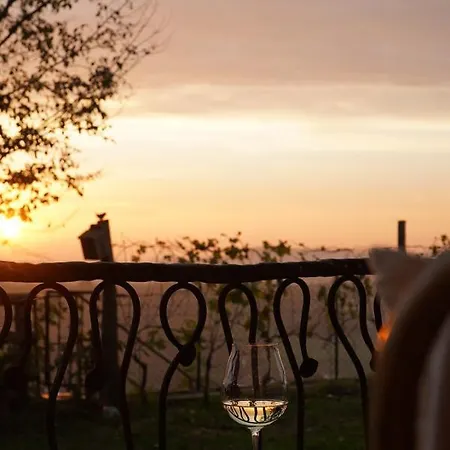 La Butte De Viaris Couette-café