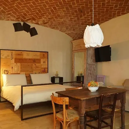 La Butte De Viaris Couette-café 3*